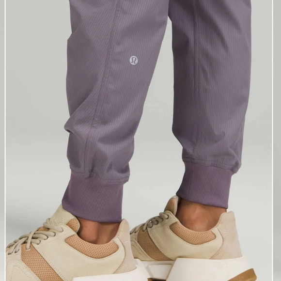 Lululemon Athletica Dance Studio Jogger - Picture 3 of 10